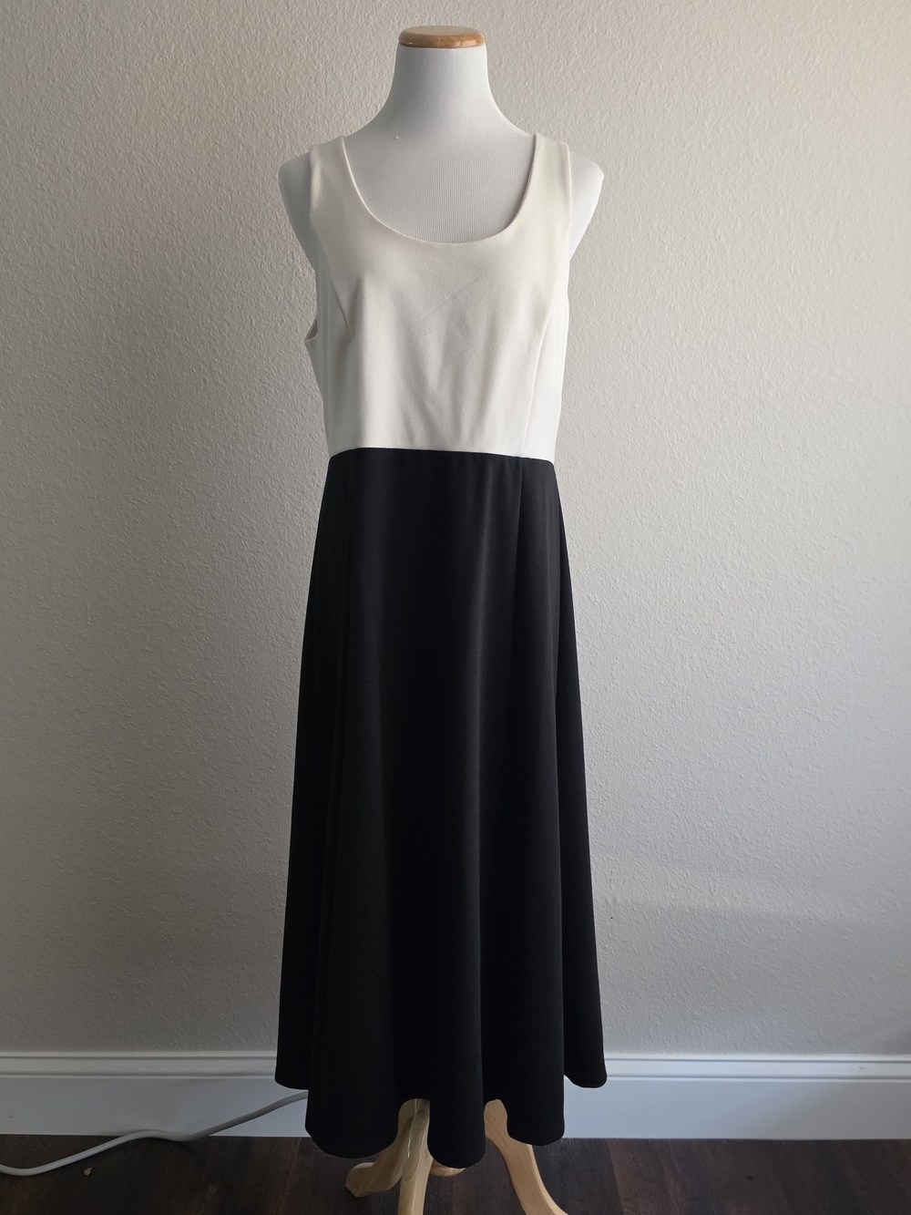 Sleeveless Colorblock Midi Dress